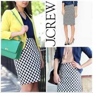 J. CREW Pop Art Navy Polka Dot No.2
Pencil Skirt Size 2